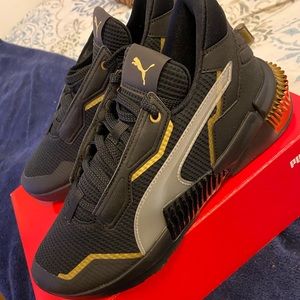 Women’s “Provoke XT” Puma’s - brand new